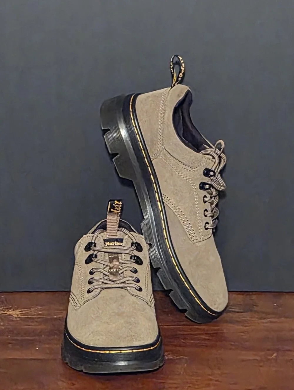 Dr. Martens Reeder Suede Casual Shoes, Mns 9,  Taupe Olive, Like New Cond.!